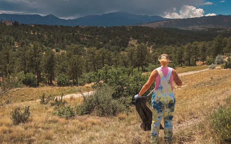 Volunteers help remove invasive plants at Ute Valley Park